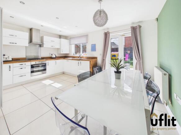 4 bed Semi-Detached for sale Image 8