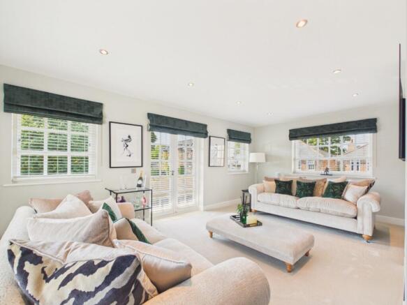 5 bed Detached for sale Image 8