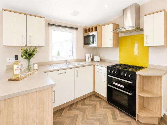 LM 43 - kitchen.jpeg