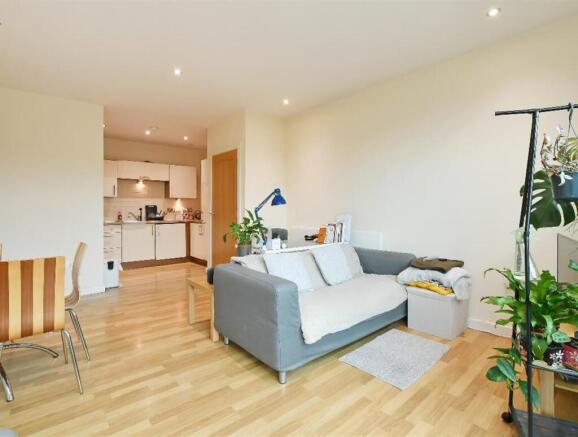 1 bed Apartment to rent Image 4