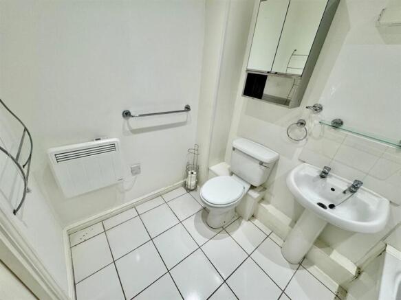 2 bed Flat for sale Image 10
