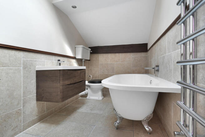 5 bed Detached for sale Image 10
