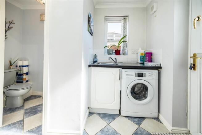 4 bed Detached for sale Image 11