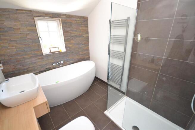 Ensuite.JPG