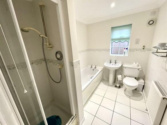 FOUR PIECE BATHROOM SUITE :