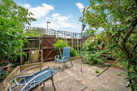 Wivenhoe Close, London