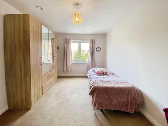 2 bed Apartment for sale Image 4
