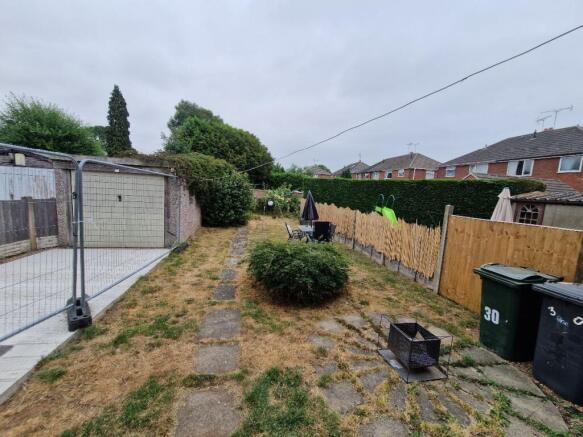 3 bed Semi-Detached to rent Image 9