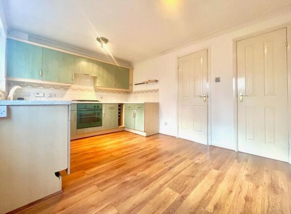 2 bed Semi-Detached to rent Image 8