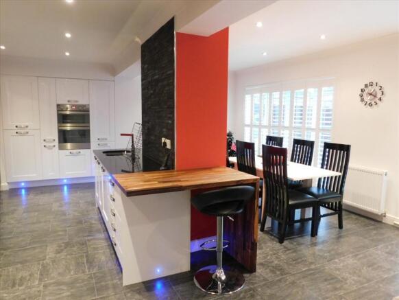 DINING/FAMILY AREA