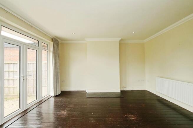4 bed Semi-Detached for sale Image 6