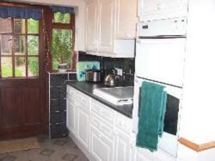 FITTED KITCHEN