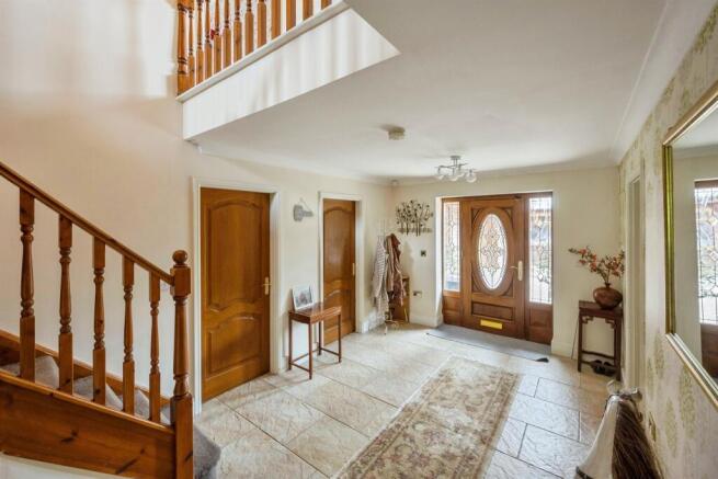 6 bed Detached for sale Image 9