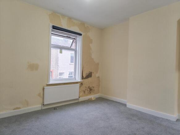 BB11 3LF 100 Dall Street Burnley Bedroom1 02 T202601292010.jpg