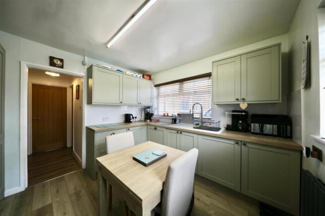 2 bed Semi-Detached Bungalow for sale Image 8