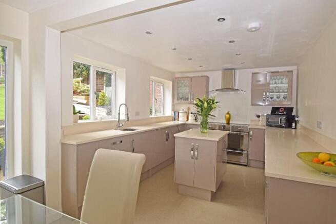 39 Pine Grove, kitchen.jpg