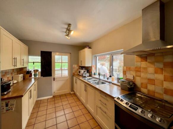 4 Kingsdown - Kitchen 2.jpg