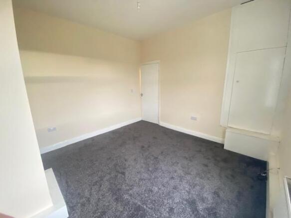 2 bed Terraced to rent Image 10
