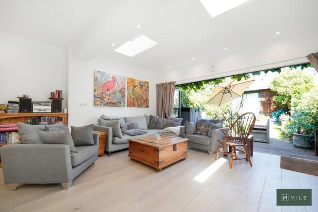 6a Radcliffe Aven...