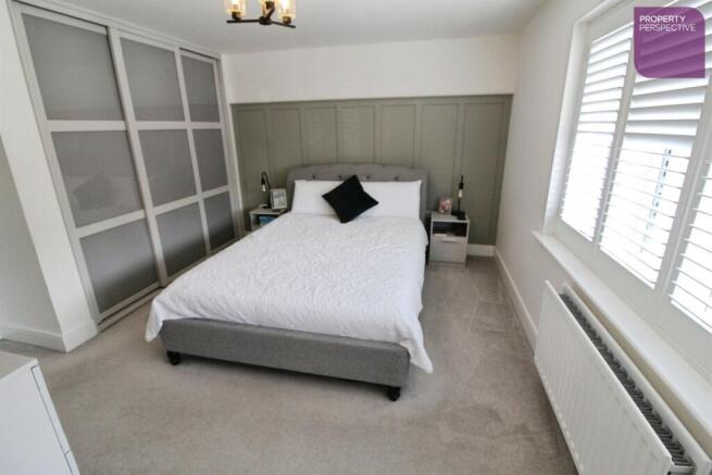 5 bed Detached for sale Image 10