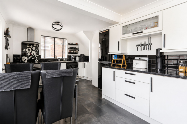 3 bed Semi-Detached for sale Image 7