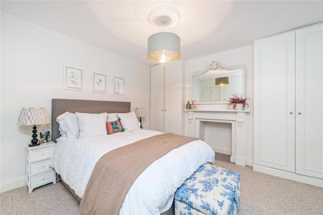 Master Bedroom (2)