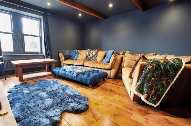5 bed Detached to rent Image 12