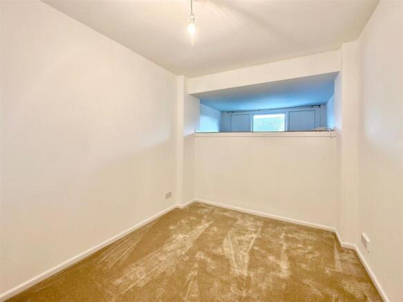 14 Summerlands Close 14.JPG
