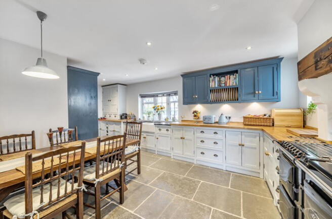 4 bed Detached for sale Image 4