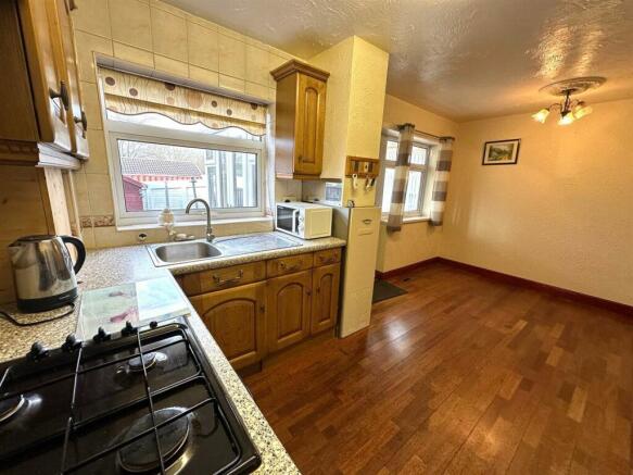 kitchen 2.jpg
