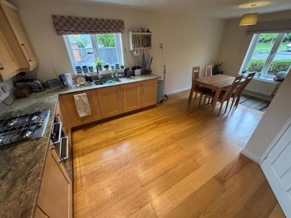 Kitchen 1.jpg