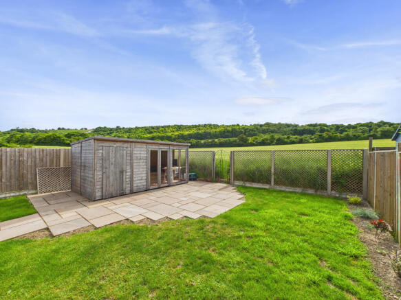 CAM02909G0-PR0417-STILL008