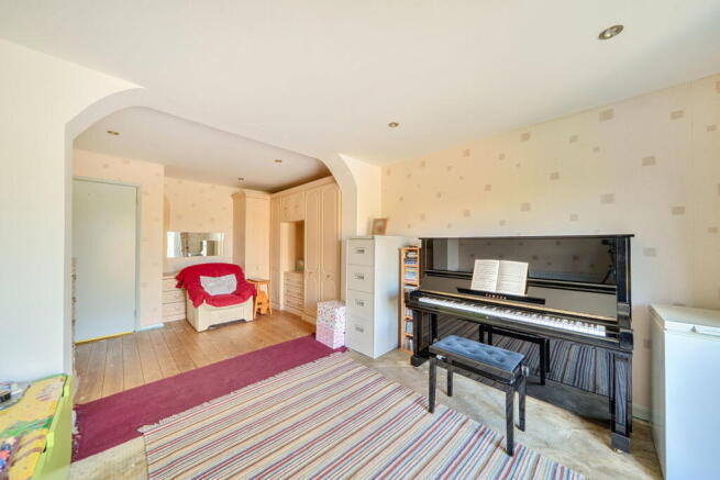 3 bed Semi-Detached Bungalow for sale Image 9