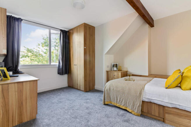 5 bed Flat to rent Image 4