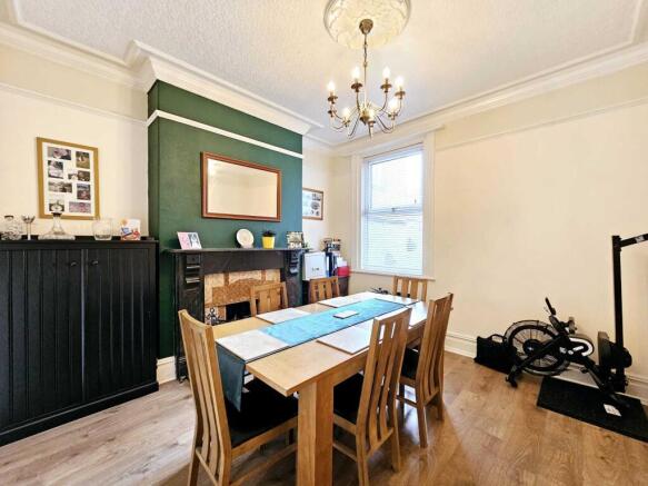 4 bed Terraced for sale Image 4