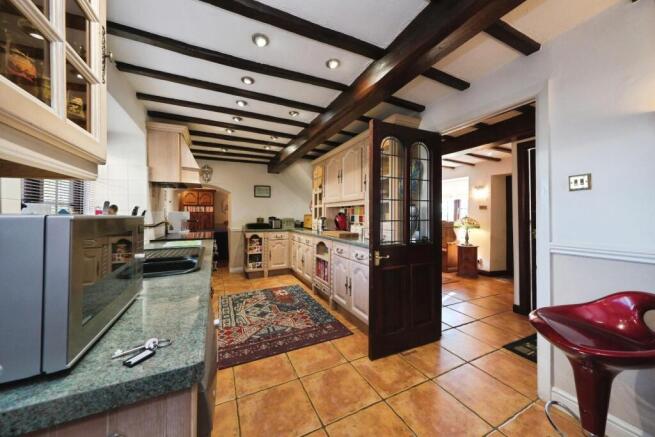 5 bed Link Detached House for sale Image 3