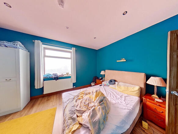 3 bed Flat for sale Image 10