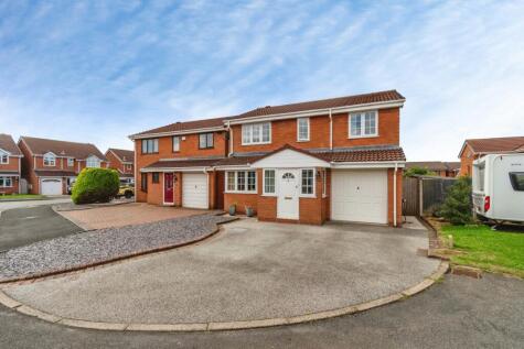 Oakwood Close, Essington, West Midlands, WV11