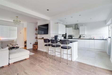 Woodburn Close, Benfleet