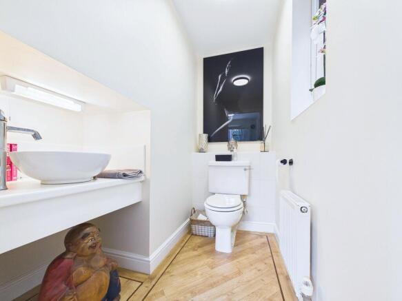 4 bed Detached for sale Image 10