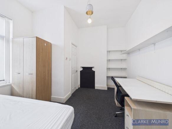 4 bed House Share to rent Image 12