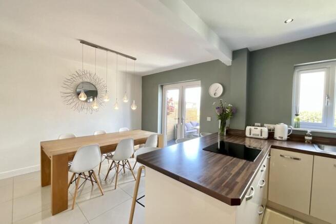 4 bed Detached for sale Image 6
