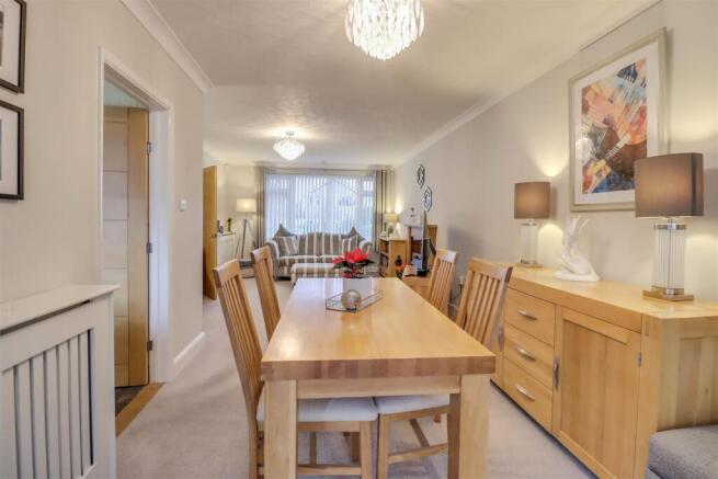 6 HIGHCLIFFE WAY WICKFORD-8.jpg