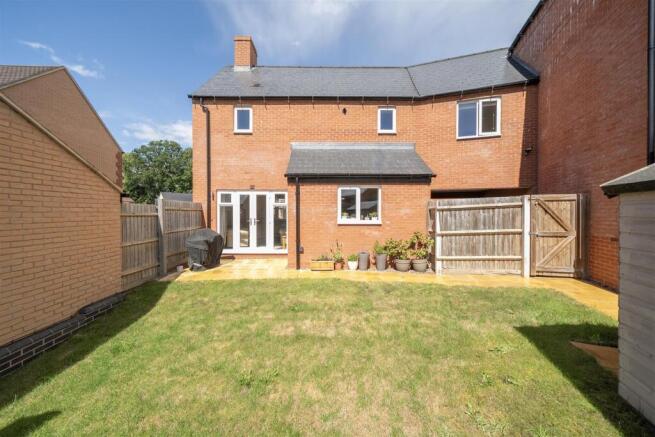 Redcar Road, Towcester, NN12 photo 4