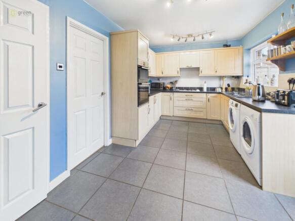 cam04425g0pr0360still016