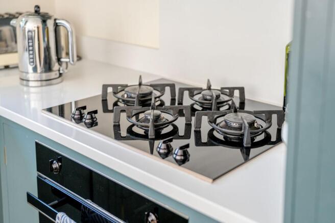 4 bed Semi-Detached to rent Image 9