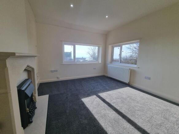 2 bed Apartment to rent Image 4