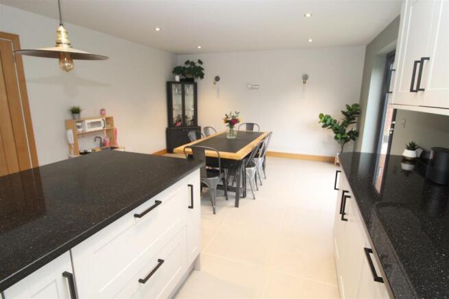 Kitchen/Dining Room