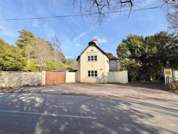 Front of cottage with drive to side