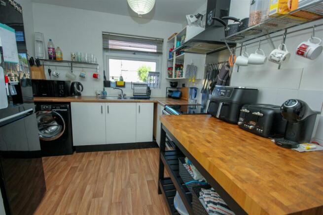 Kitchen 1.jpg